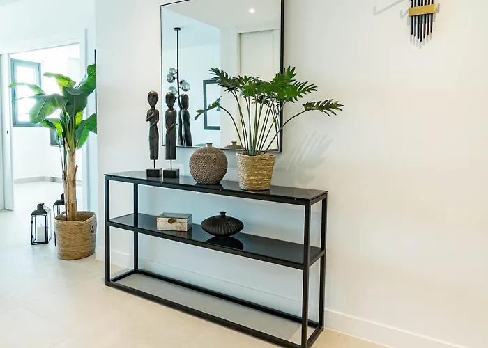 Lme9. F2 - Class Flat In Near