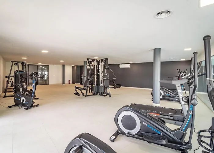 Lme9. F2 - Class Flat In Near